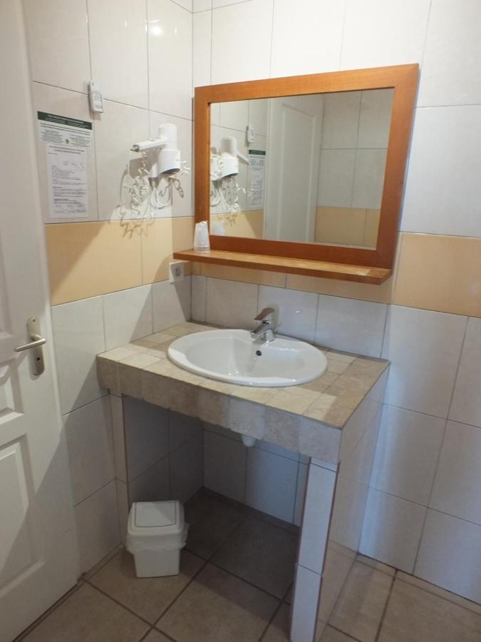 Logis Hotel Restaurant Le Clos Saint Loup Bram Екстериор снимка