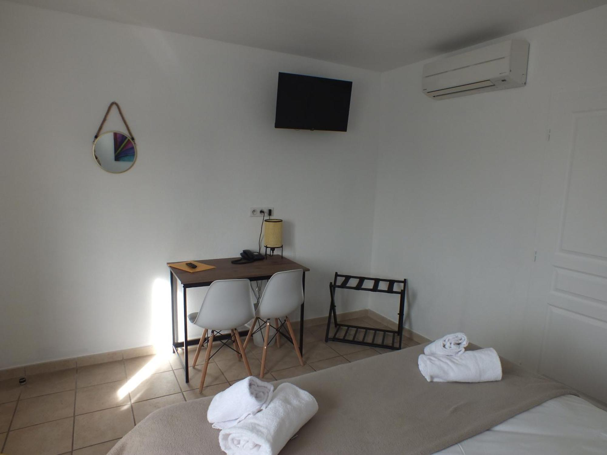 Logis Hotel Restaurant Le Clos Saint Loup Bram Екстериор снимка
