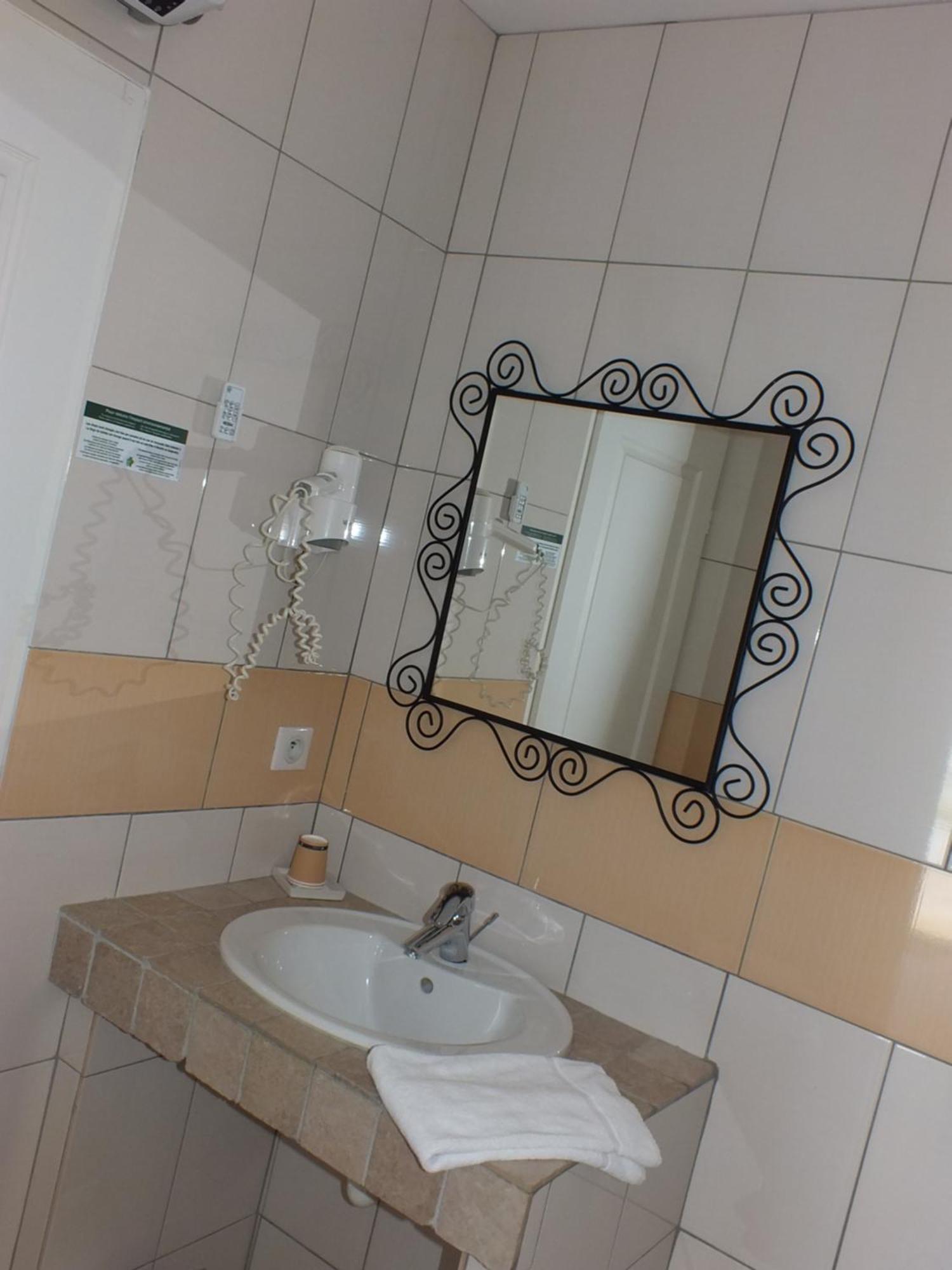 Logis Hotel Restaurant Le Clos Saint Loup Bram Екстериор снимка