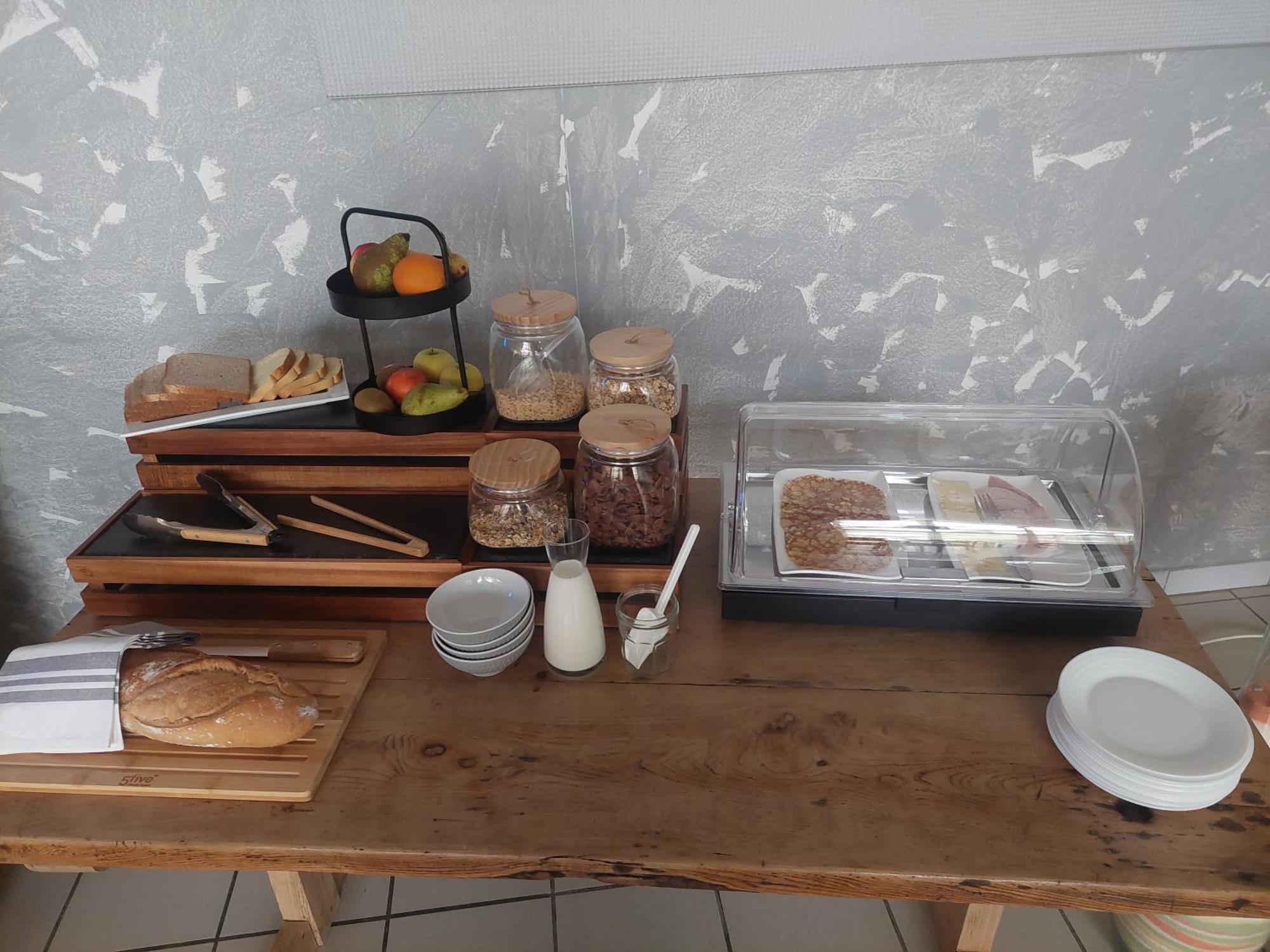 Logis Hotel Restaurant Le Clos Saint Loup Bram Екстериор снимка