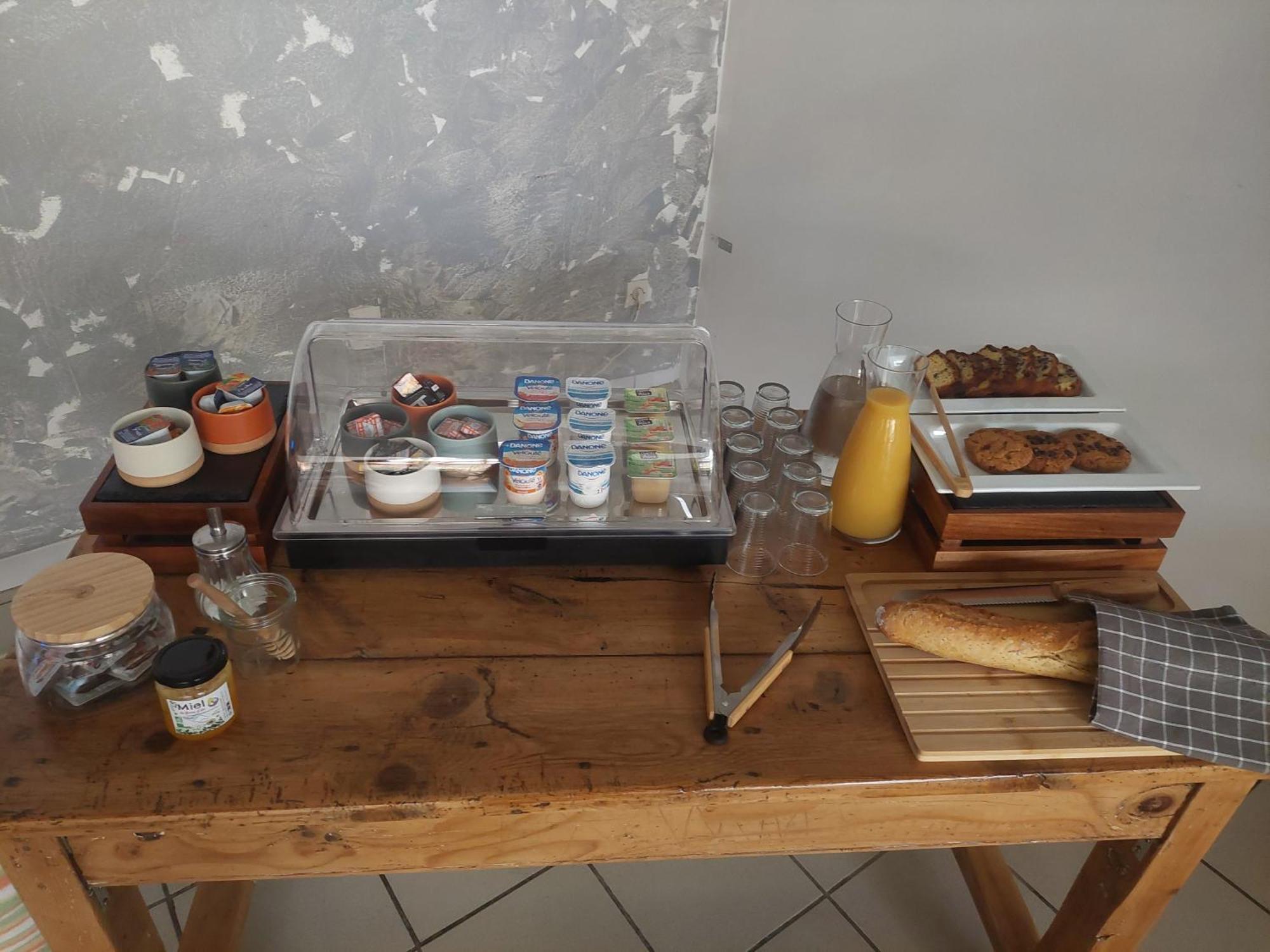 Logis Hotel Restaurant Le Clos Saint Loup Bram Екстериор снимка